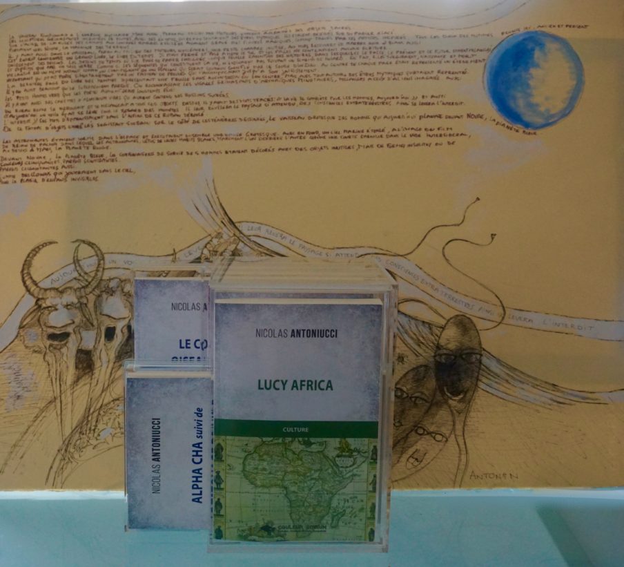 Architecture de livres sur un paysage dessiné